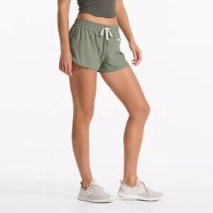 Vuori Clementine 2.0 Shorts Women’s Lightweight Running Zip Pocket Green Medium